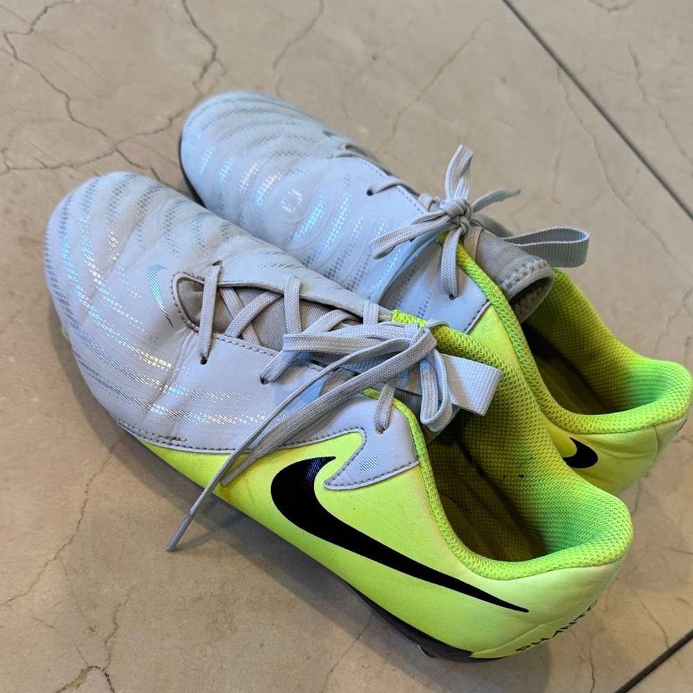 Nike Kids Sneakers - White and Neon Yellow